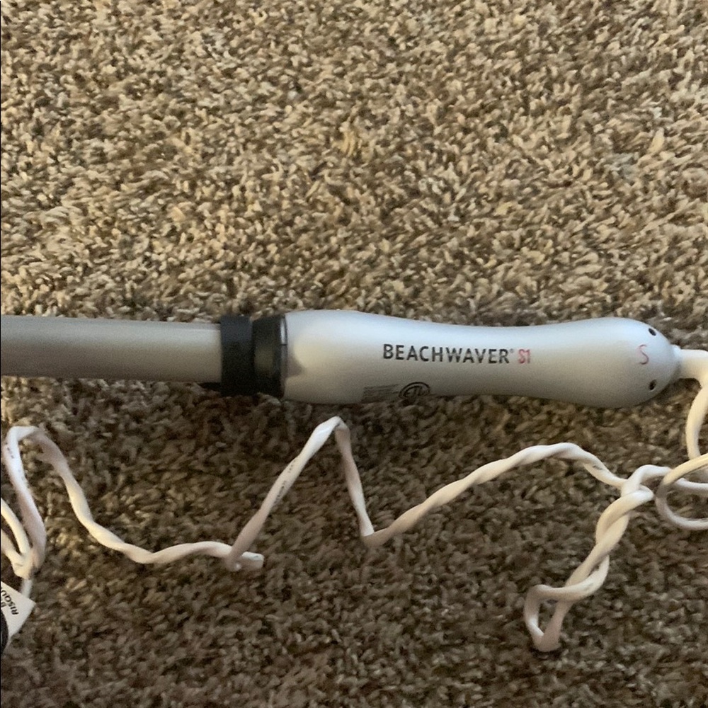 The Beachwaver Co. Hair Tool - White and Gray
